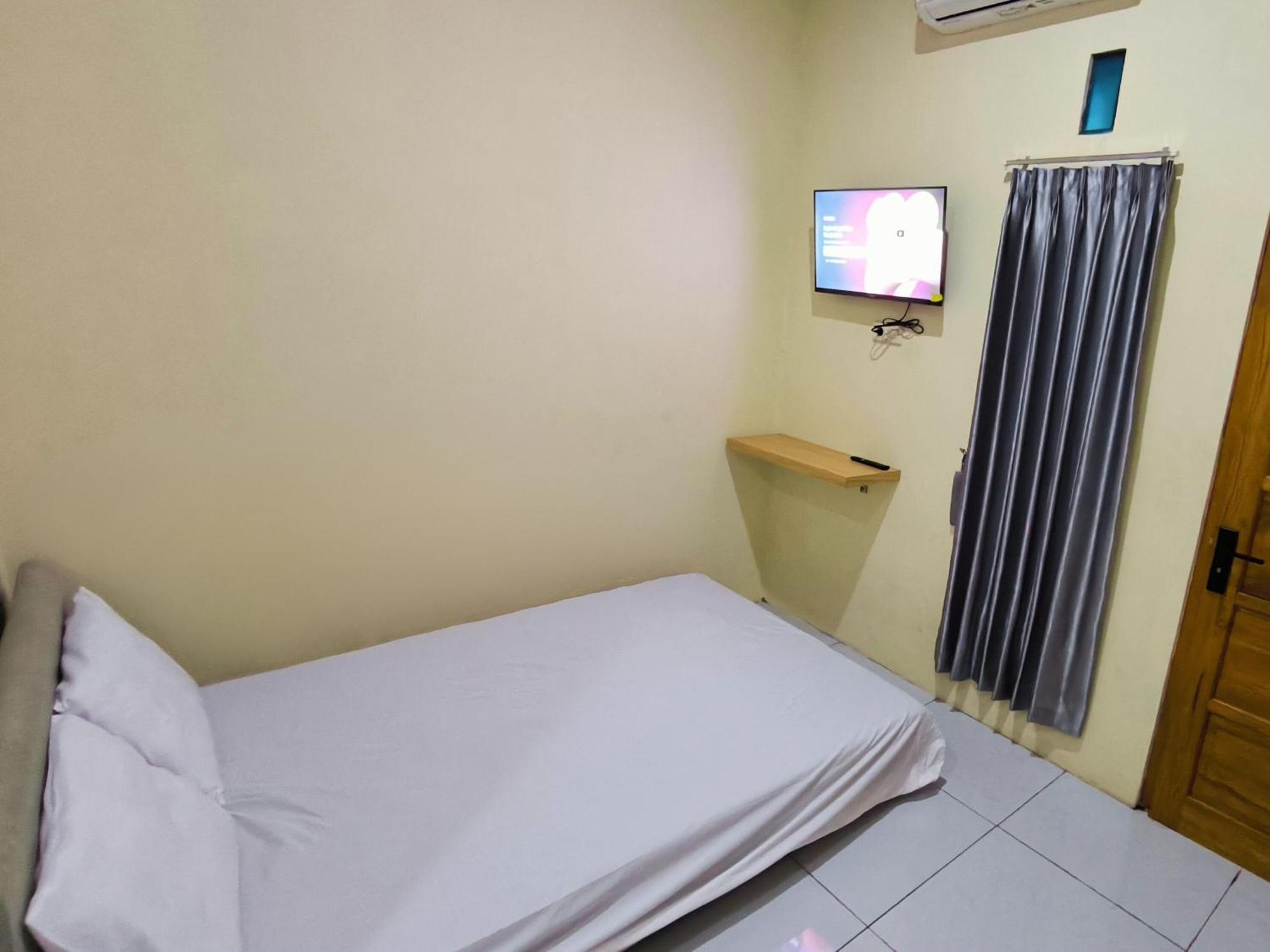 Nn Guesthouse スラカルタ エクステリア 写真