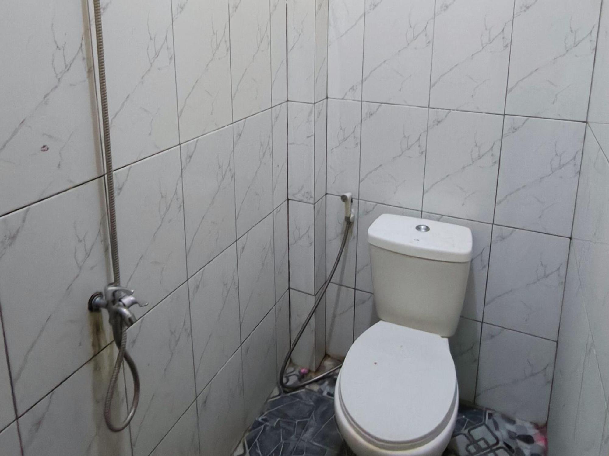 Nn Guesthouse スラカルタ エクステリア 写真