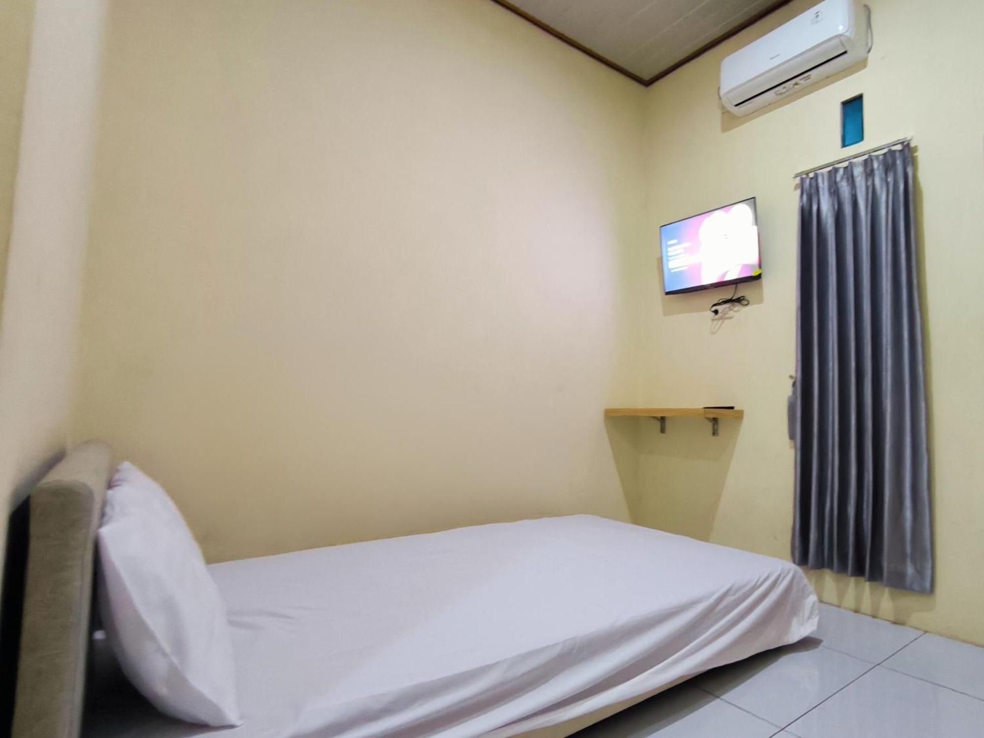 Nn Guesthouse スラカルタ エクステリア 写真