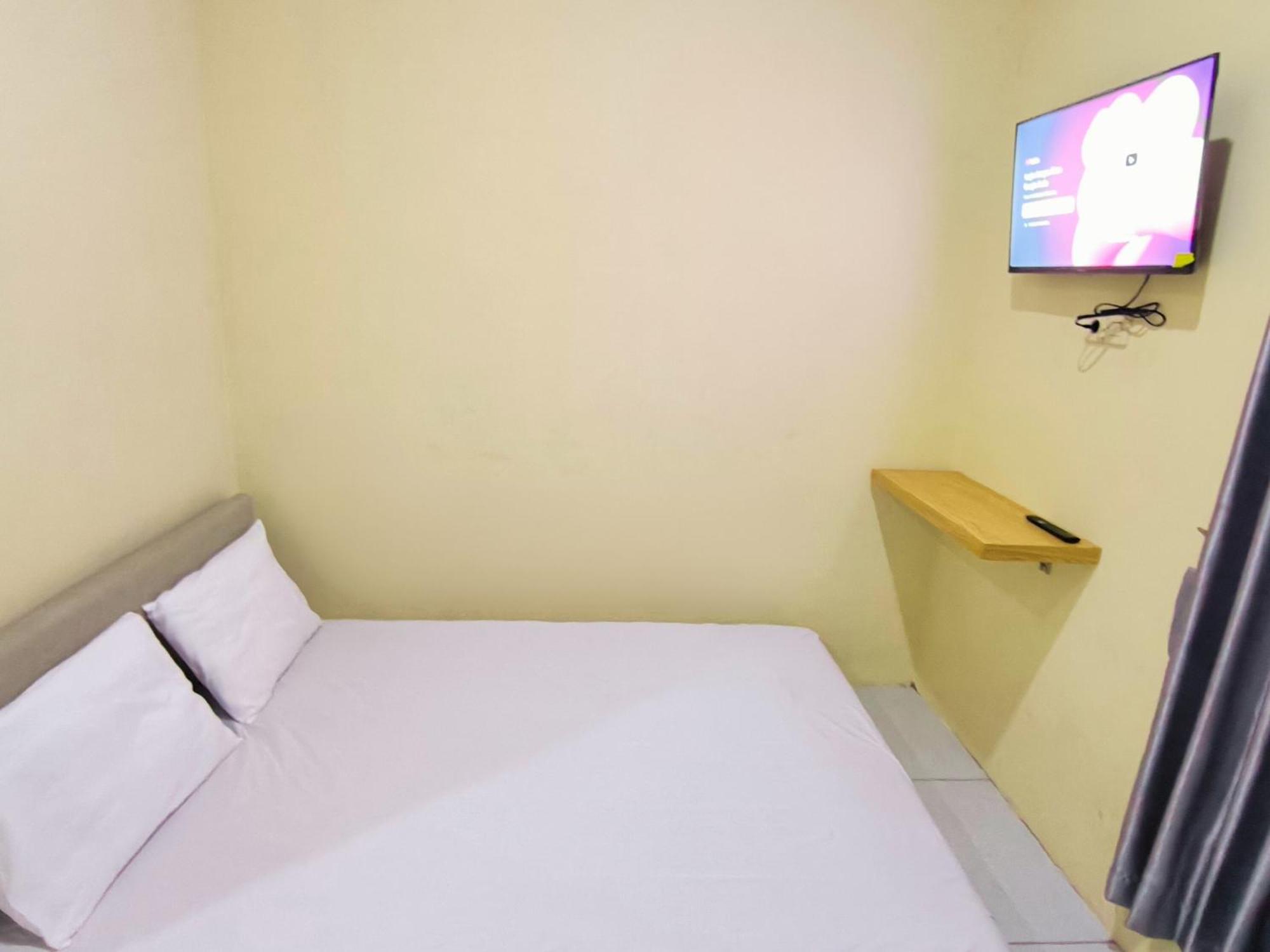 Nn Guesthouse スラカルタ エクステリア 写真