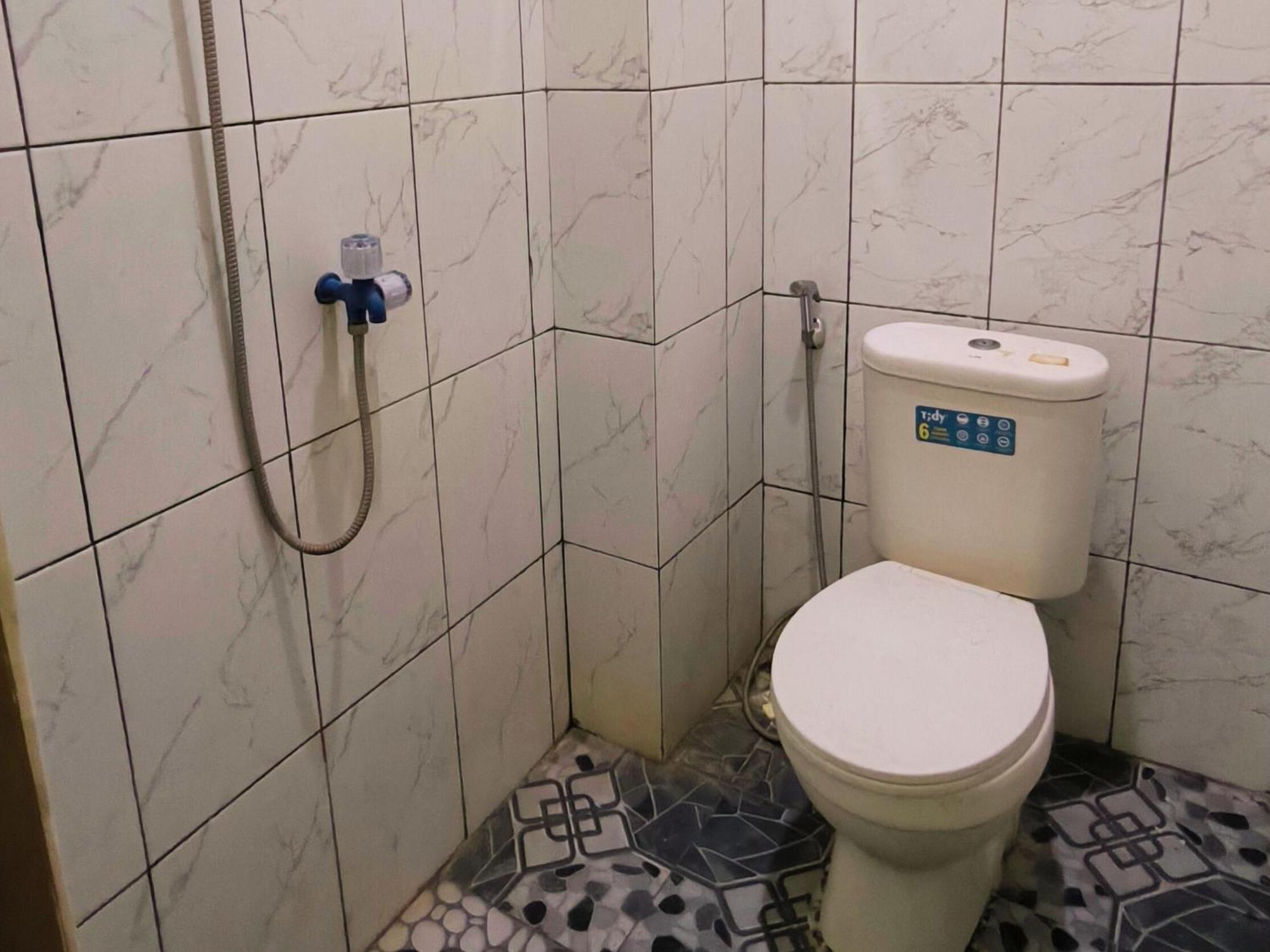 Nn Guesthouse スラカルタ エクステリア 写真