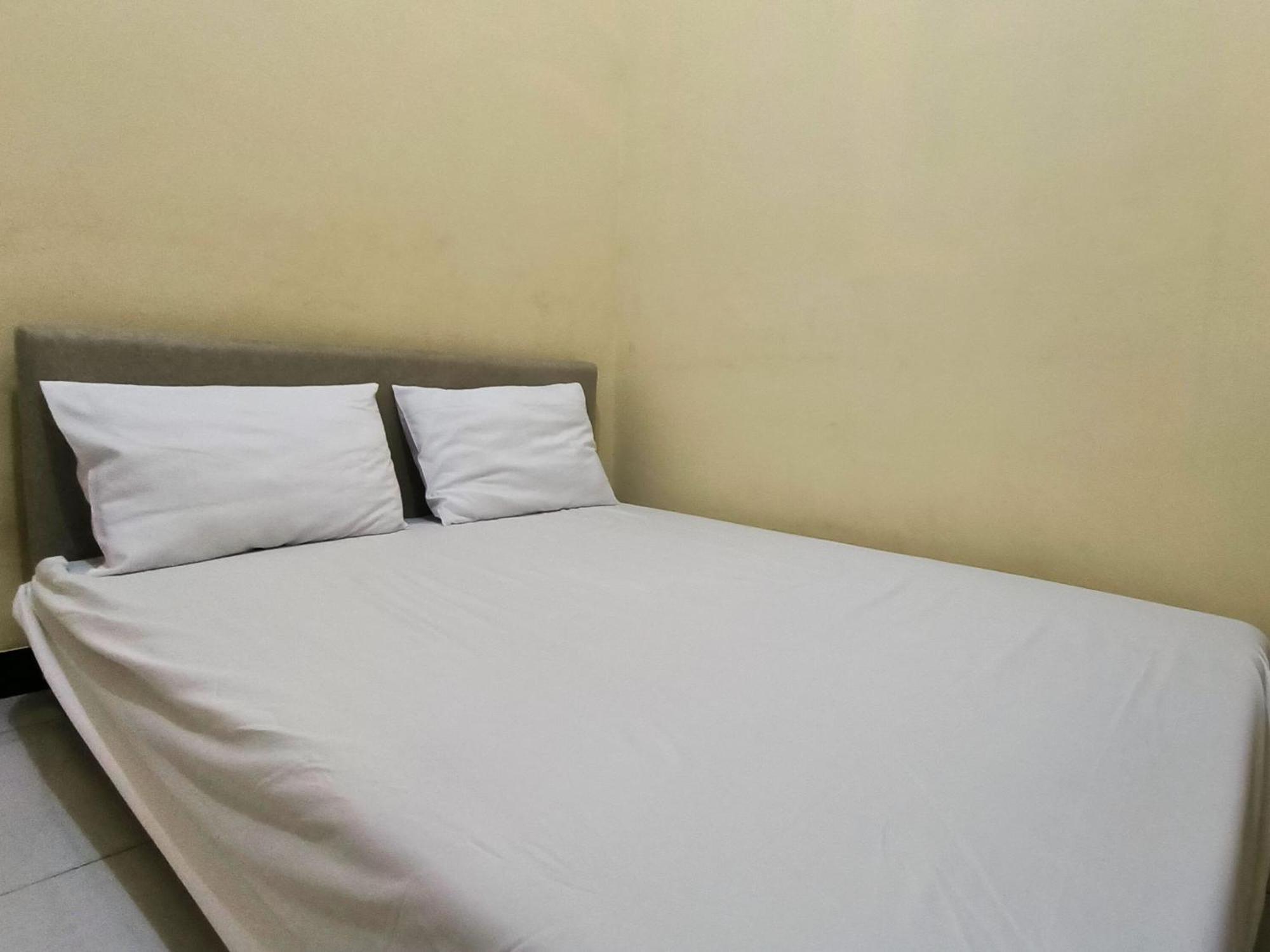 Nn Guesthouse スラカルタ エクステリア 写真