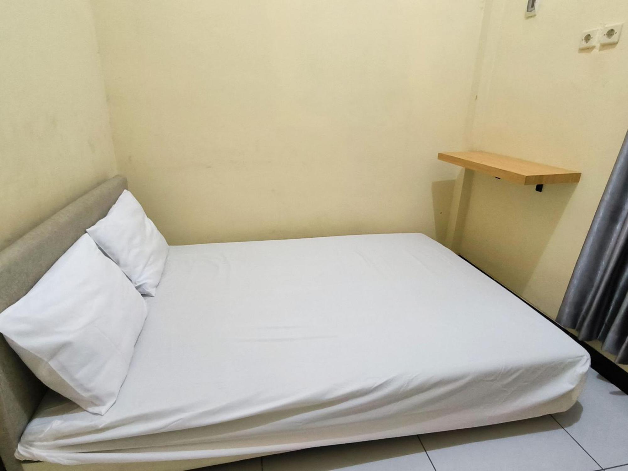 Nn Guesthouse スラカルタ エクステリア 写真