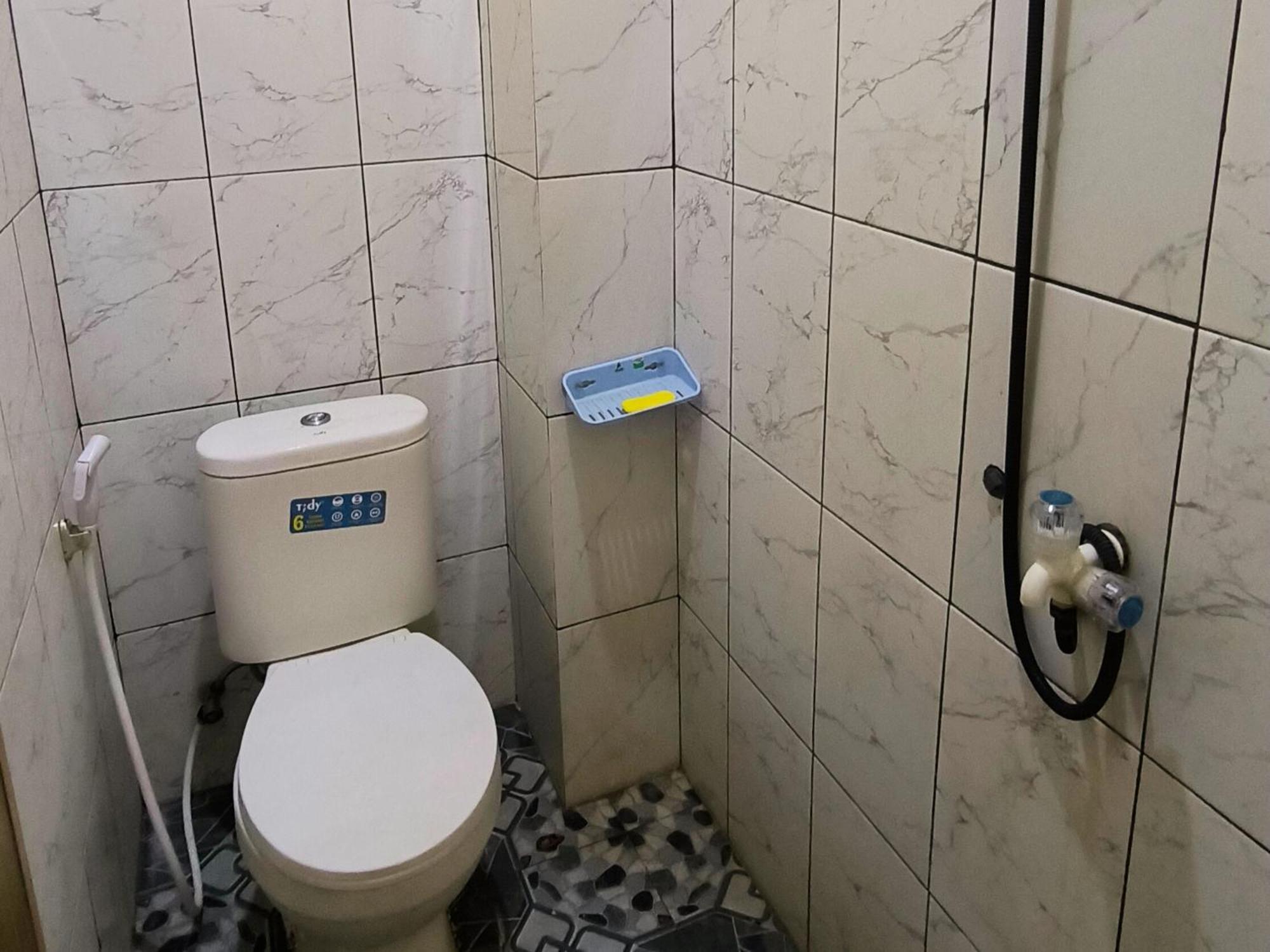 Nn Guesthouse スラカルタ エクステリア 写真