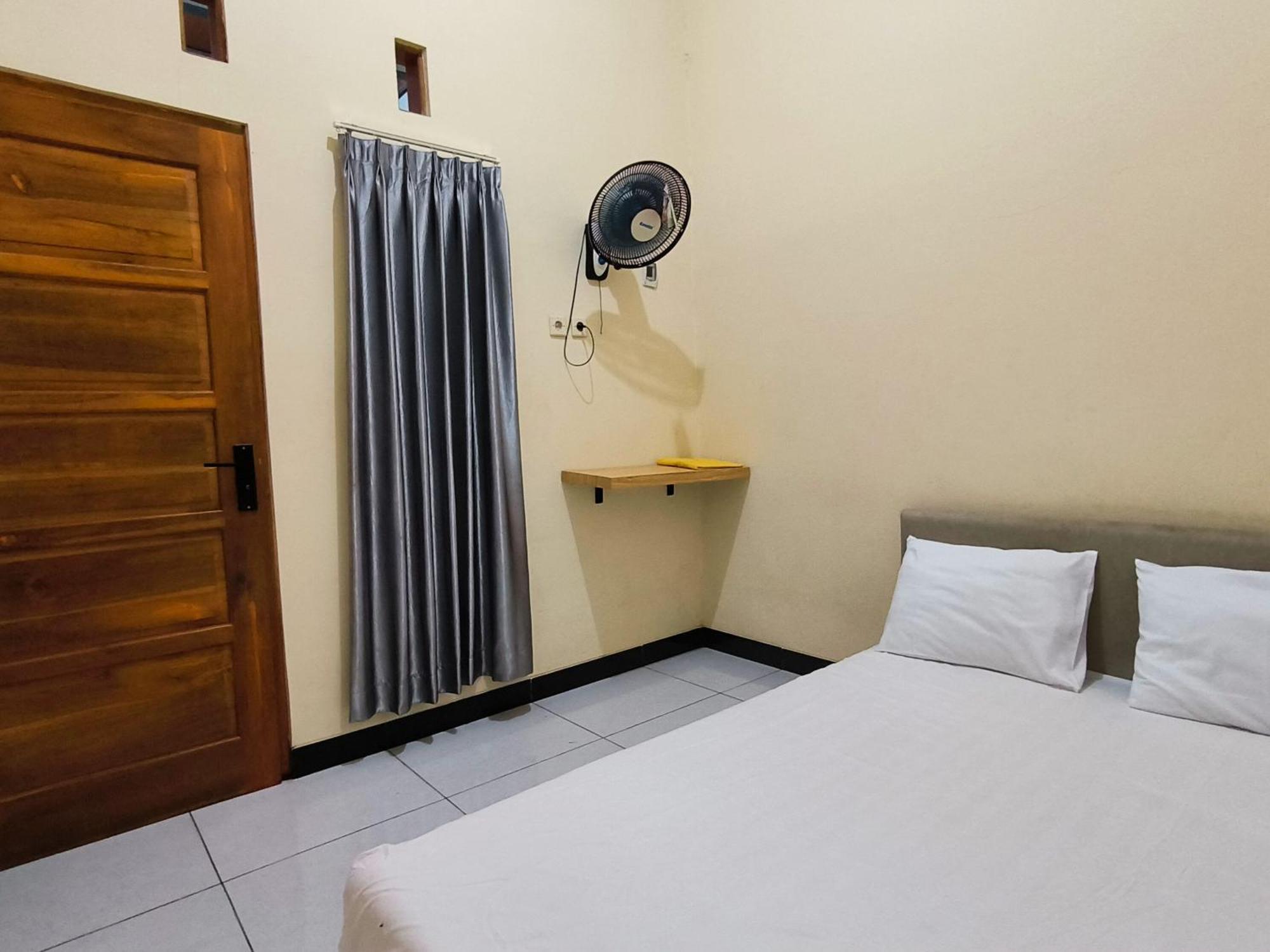 Nn Guesthouse スラカルタ エクステリア 写真