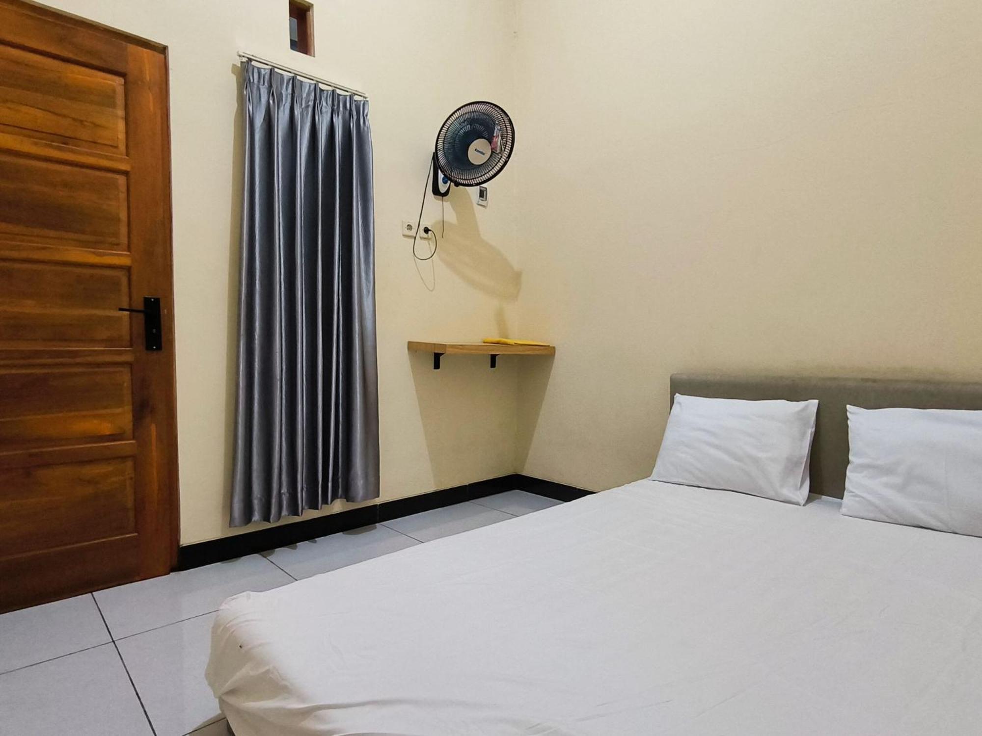 Nn Guesthouse スラカルタ エクステリア 写真