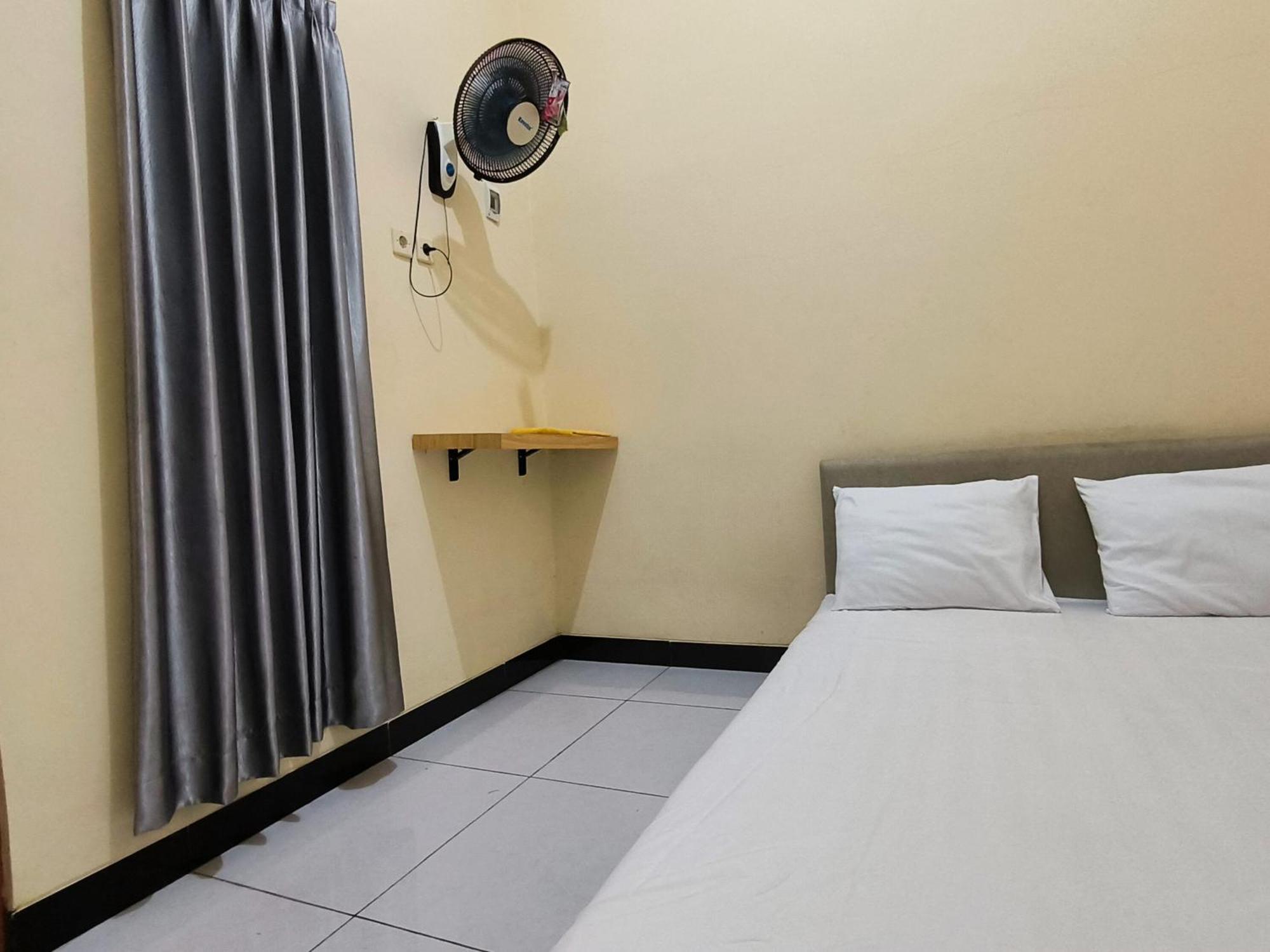 Nn Guesthouse スラカルタ エクステリア 写真