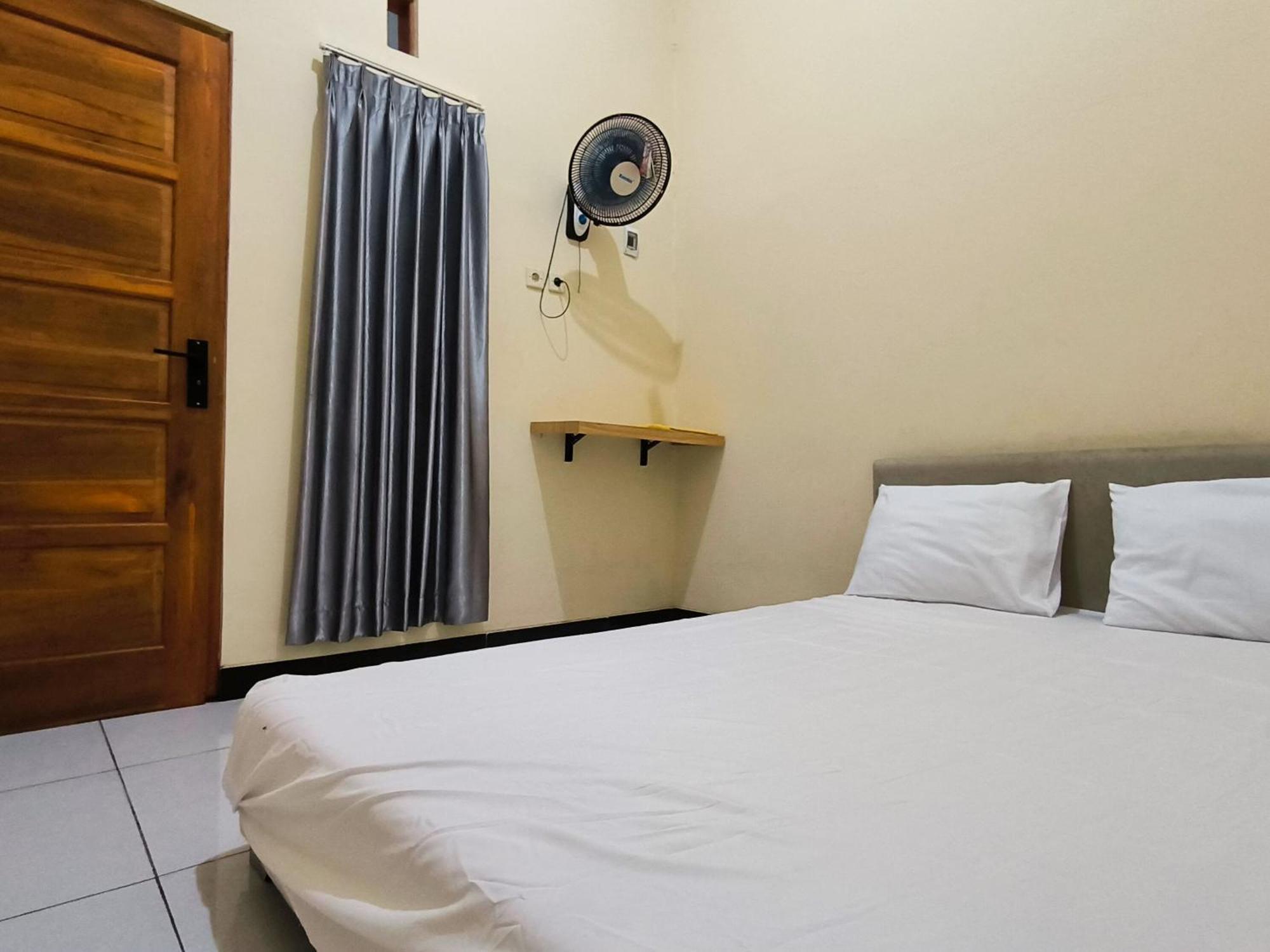 Nn Guesthouse スラカルタ エクステリア 写真