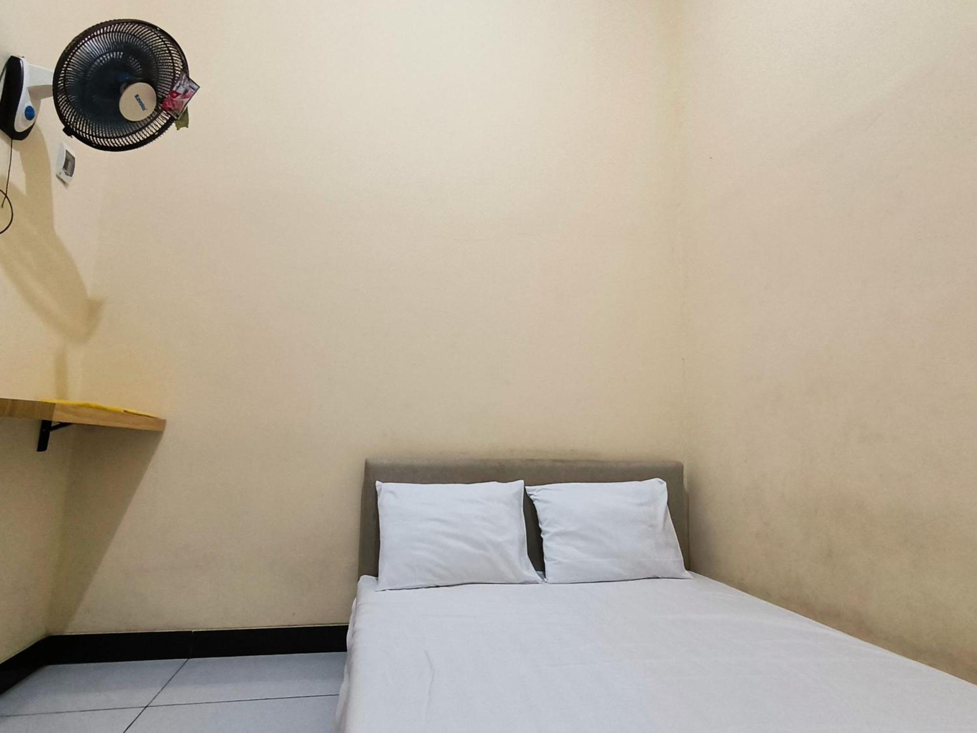 Nn Guesthouse スラカルタ エクステリア 写真